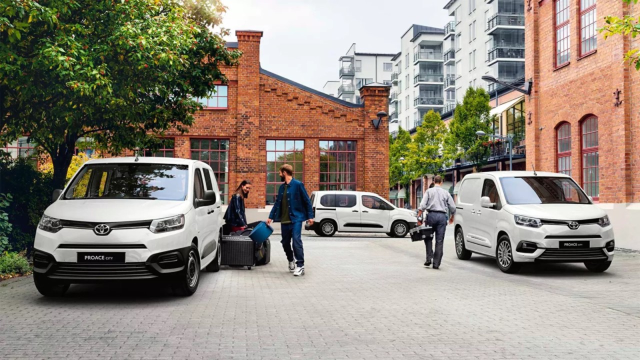 Toyota Proace City οχήματα παρκαρισμένα