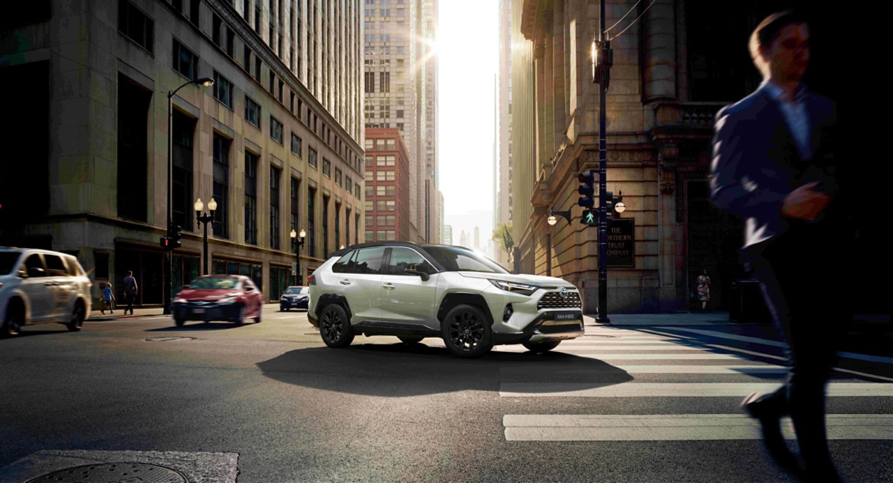 RAV4 με αξεσουάρ εμφάνισης Toyota